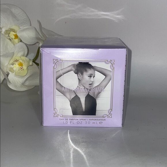 Ariana Grande Eau de Parfum Spray - Picture 1 of 1